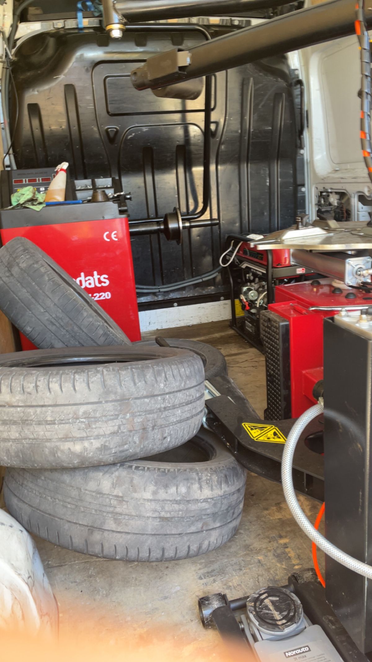 camion atelier pneu