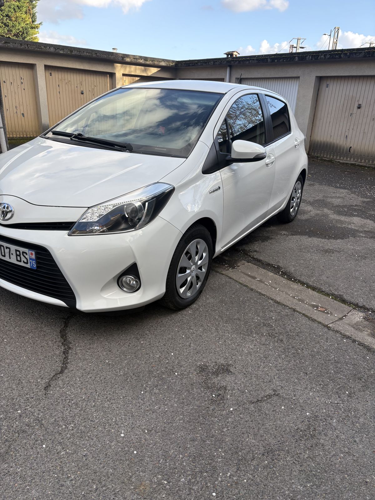 toyota yaris hybrid