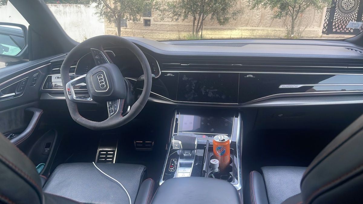 AUDI RSQ8