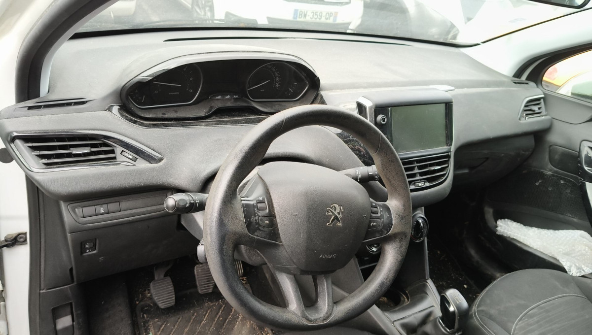 PEUGEOT 208 HDI 102000KM - VASP