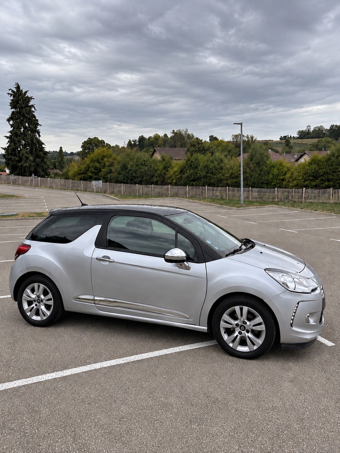 Photo de Citroën DS3 1.6 e-HDi 92 Airdream So Chic