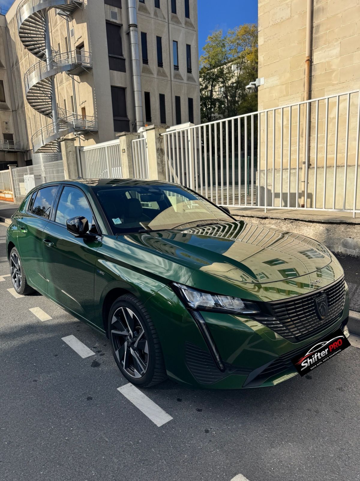 PEUGEOT 308 HYBRIDE RECHARGEABLE 180 ch – ALLURE PACK – 2023