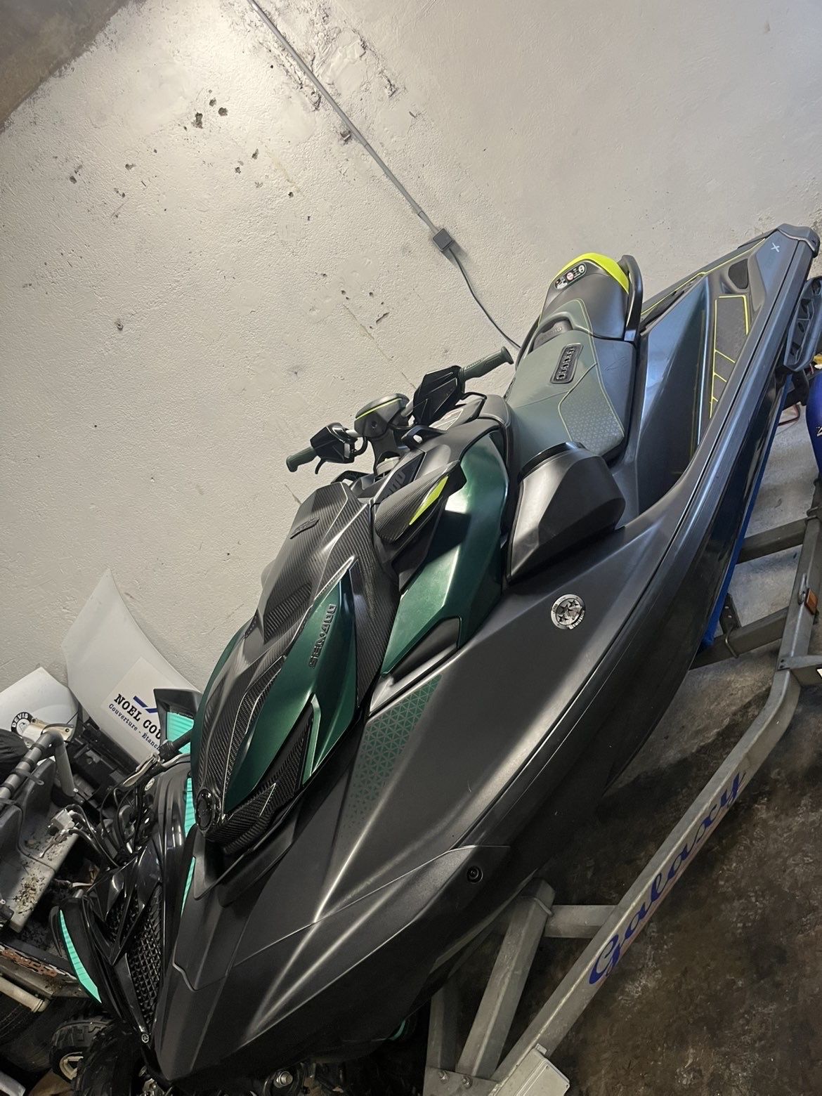 jet -ski seadoo apex300