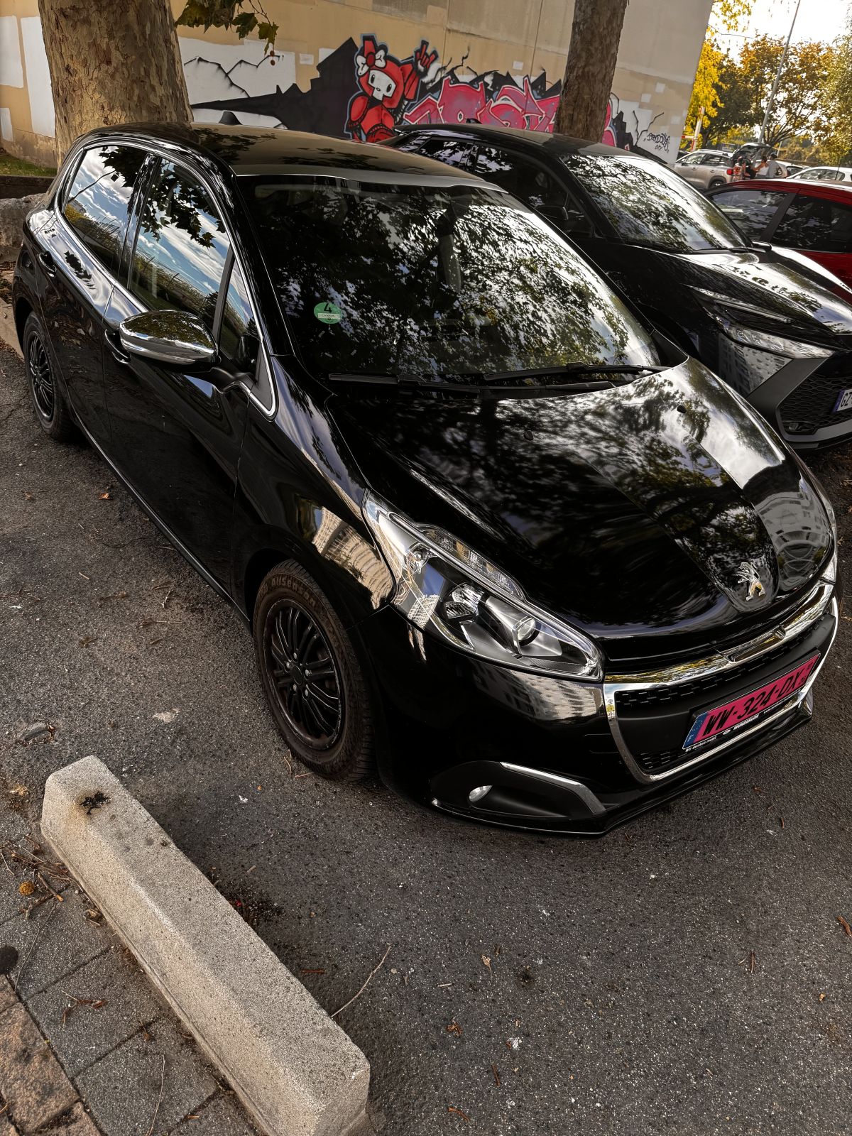Peugeot 208 noire full options
