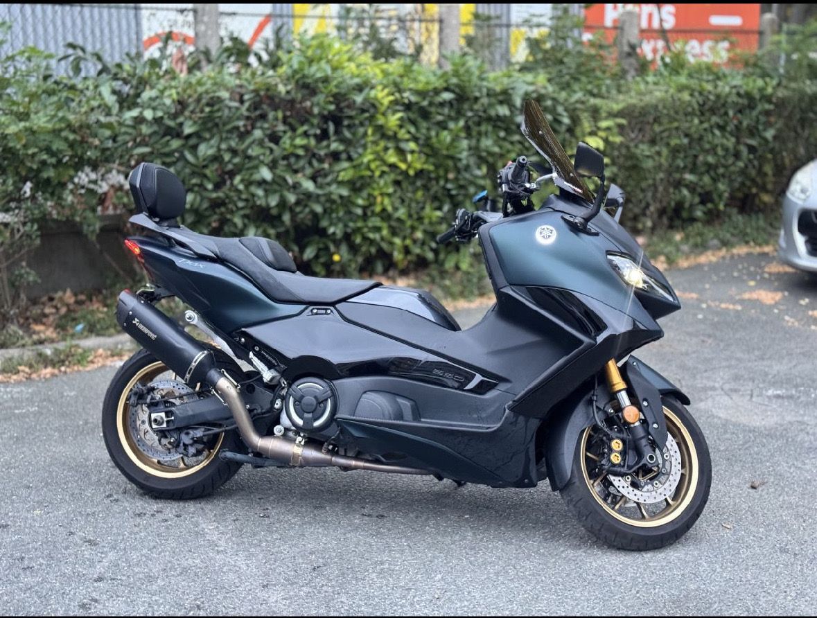 TMAX 560 dark petrol akrapovic
