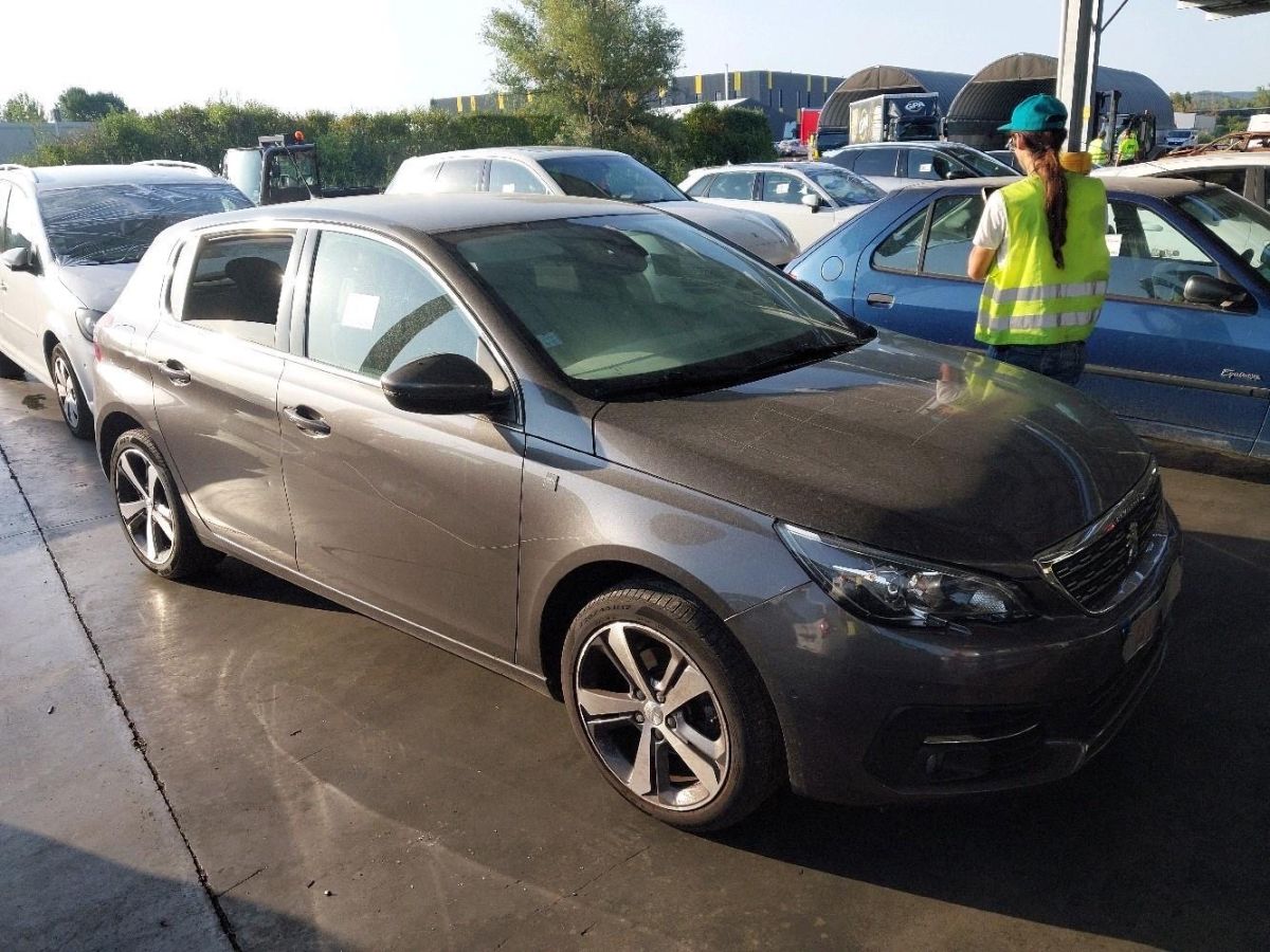 Peugeot308 II (2) 1.5 BHDI 130 EAT TECH EDITIONGazole