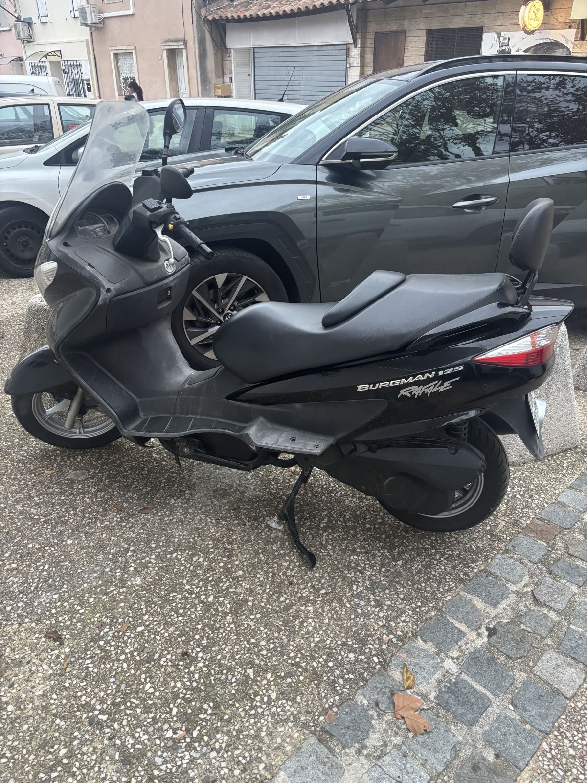 Burgman 125 urgent négociable si espèce