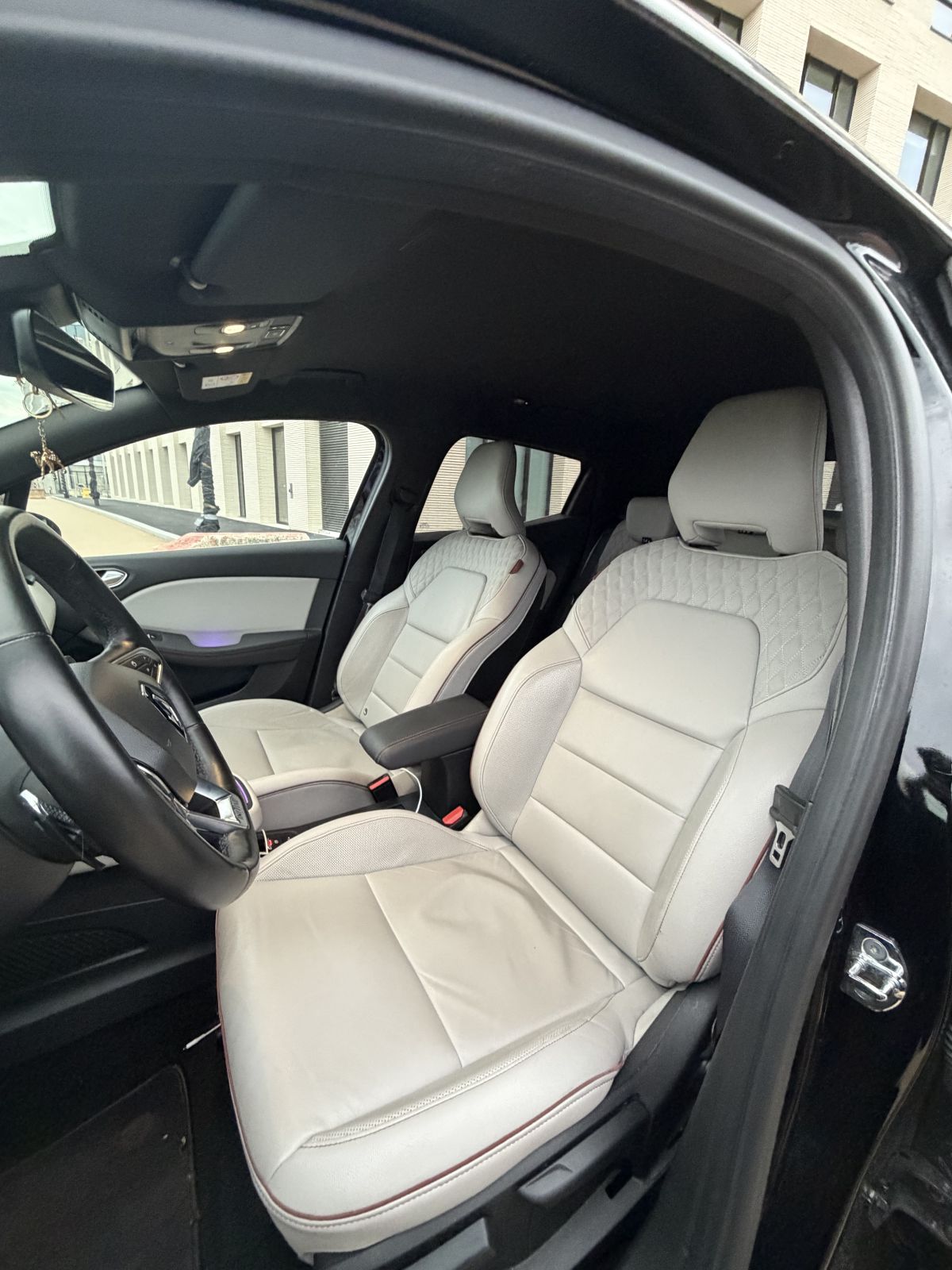 Clio V initiale Paris