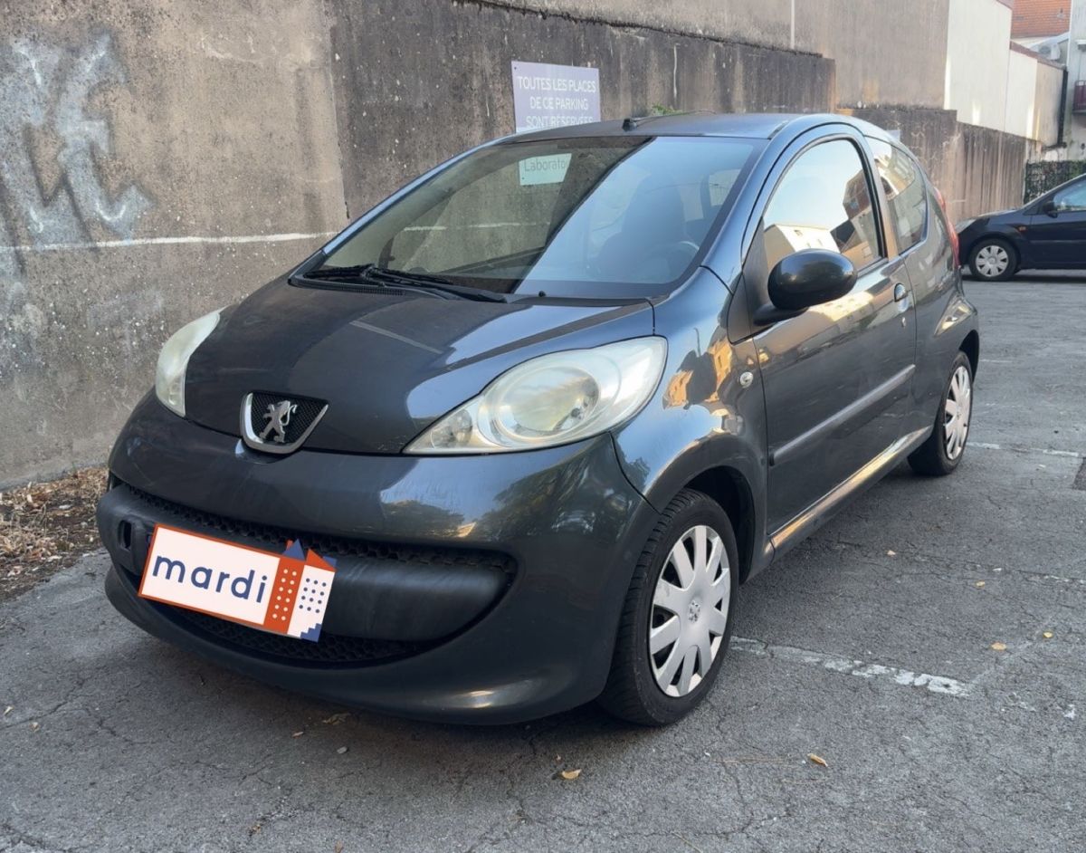 Photo de Peugeot 107 essence petit prix
