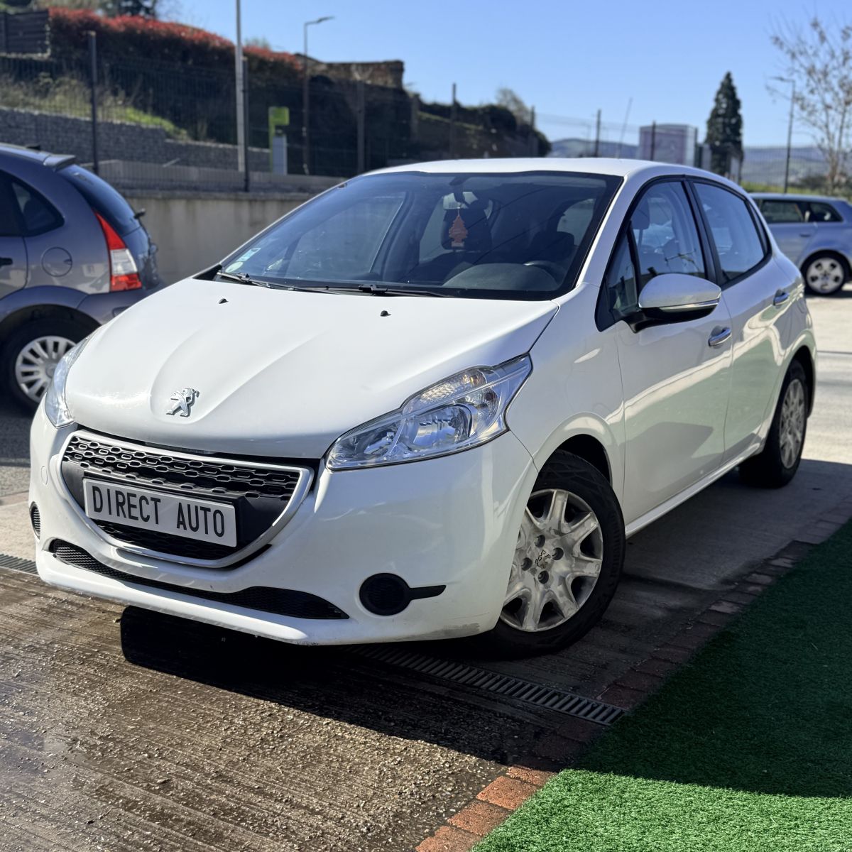 Peugeot 208 1.6 E-HDI / Distribution ok / Ct ok
