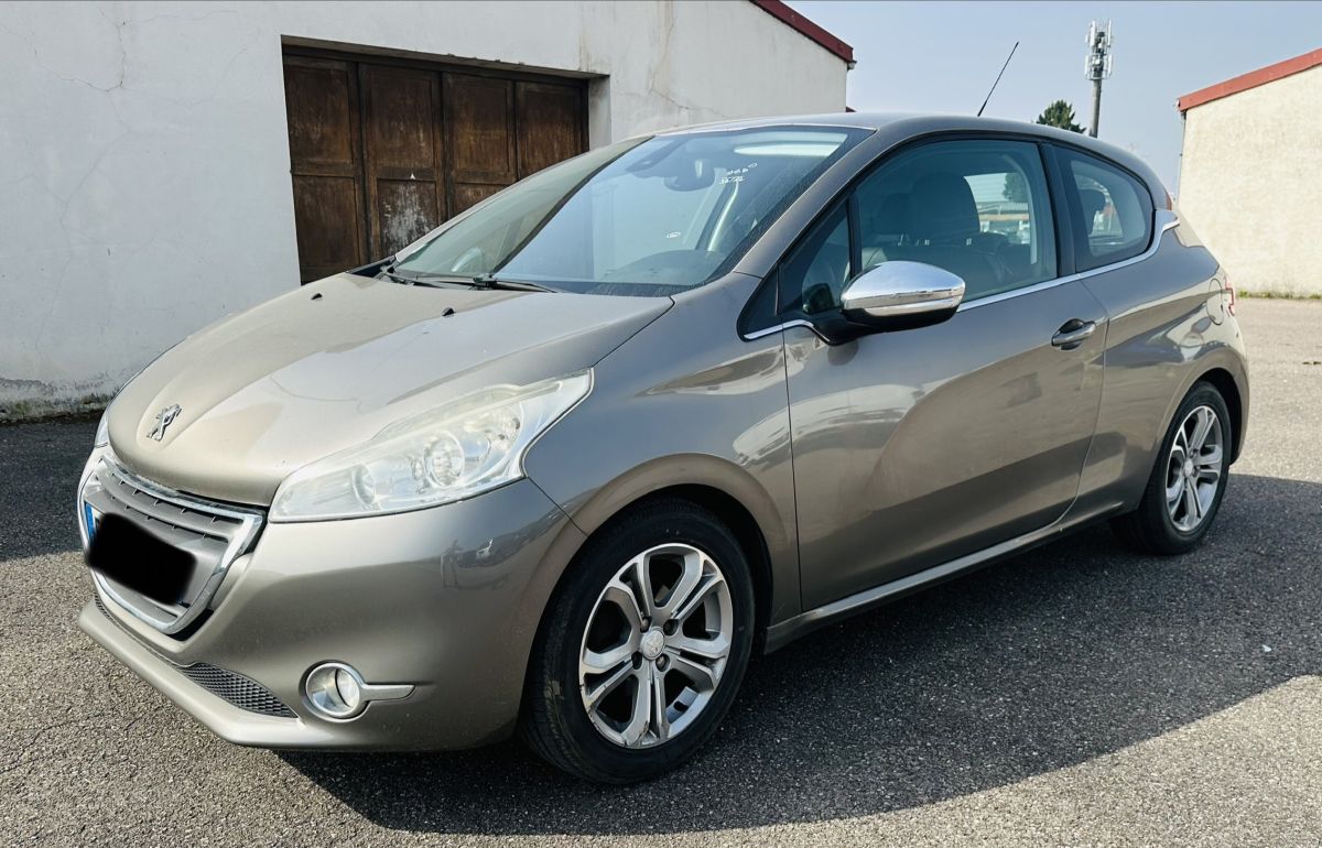 Peugeot 208 1.4l   75ch diesel pack allure