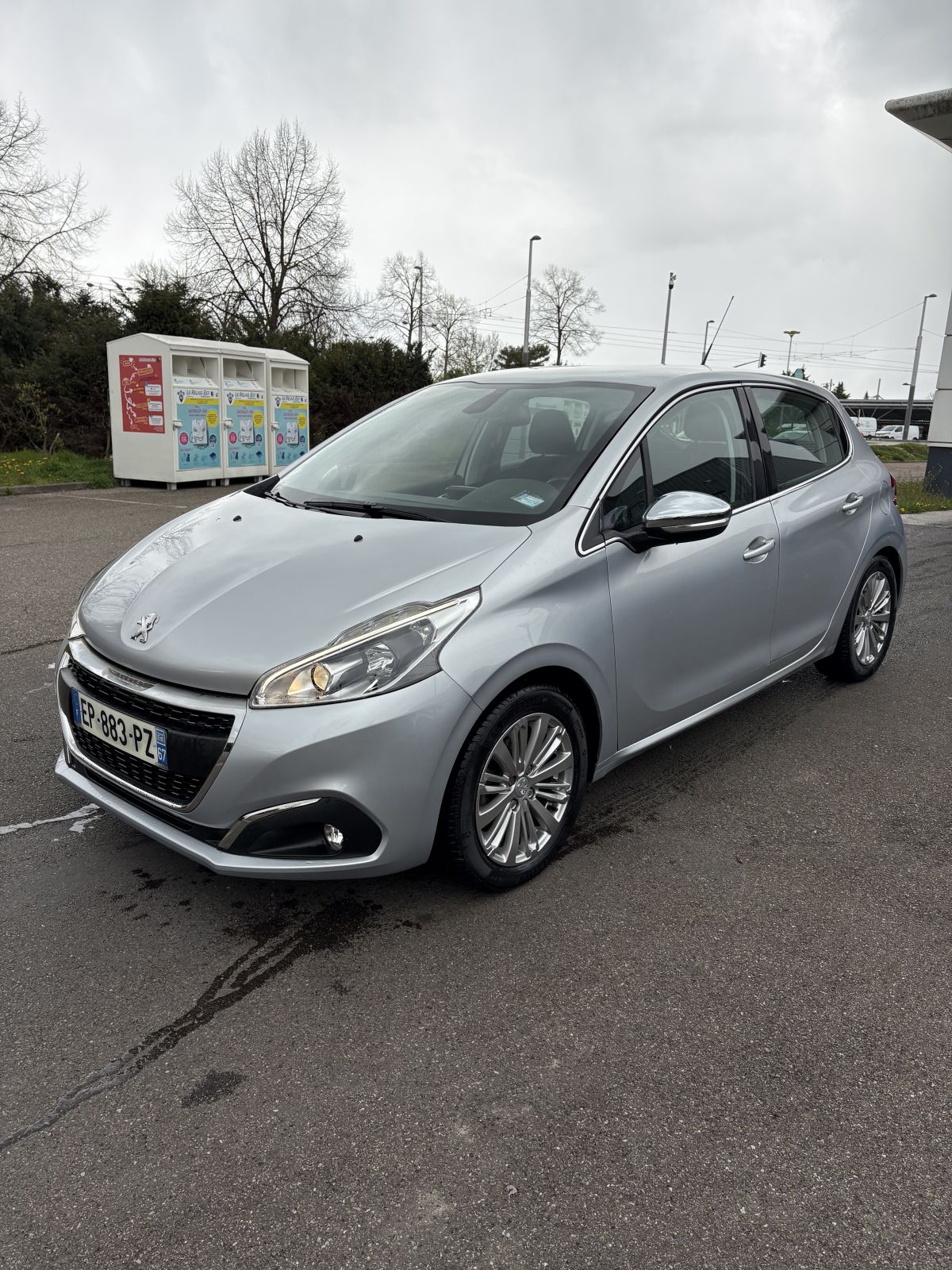 208 première main boîte auto