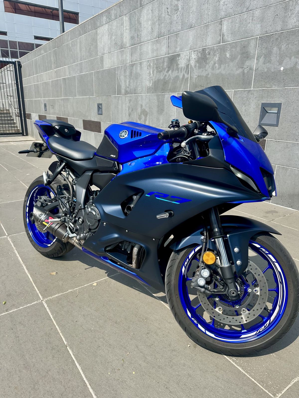 R7