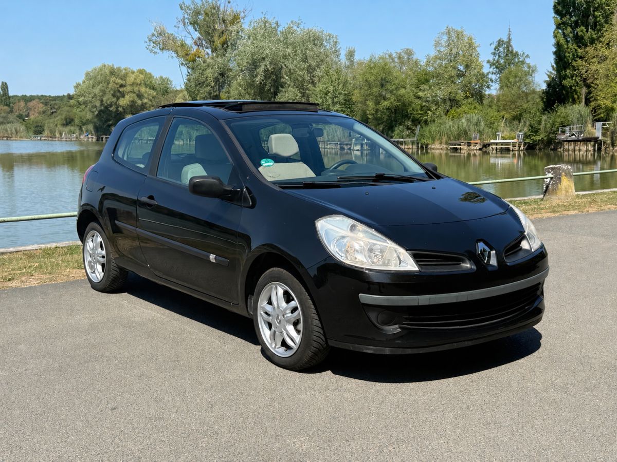 Clio 3 1.2 16v 75ch toit ouvrant
