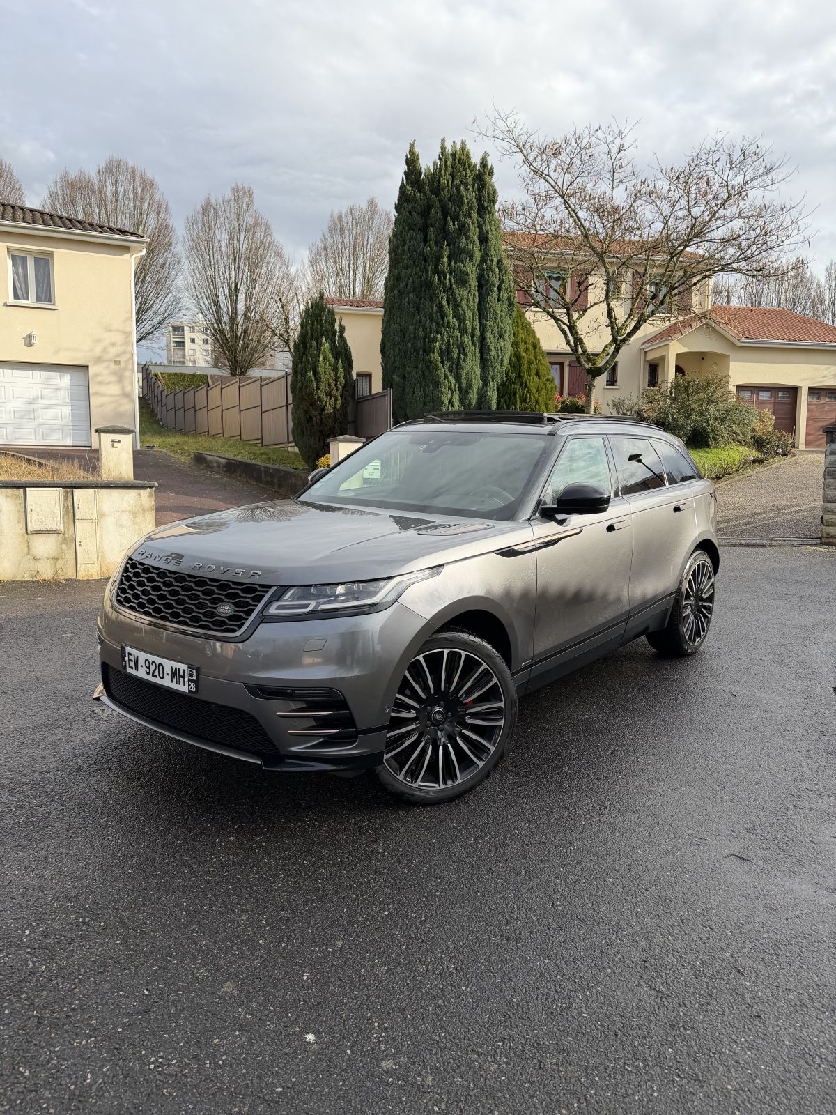 RANGE ROVER VELAR D240 R-DYNAMIC